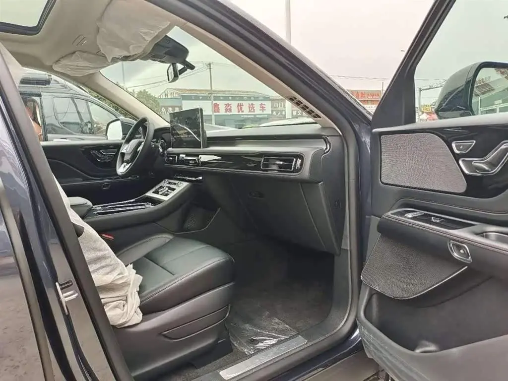 Lincoln Aviator 2023 — Şəkil 12/18