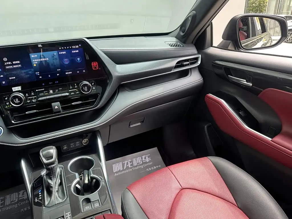 Toyota Crown Kluger 2023 — Photo 10/14