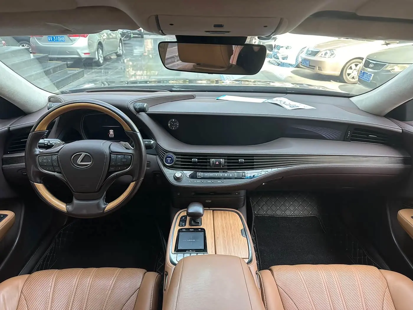 Lexus LS 2019 — Photo 5/9