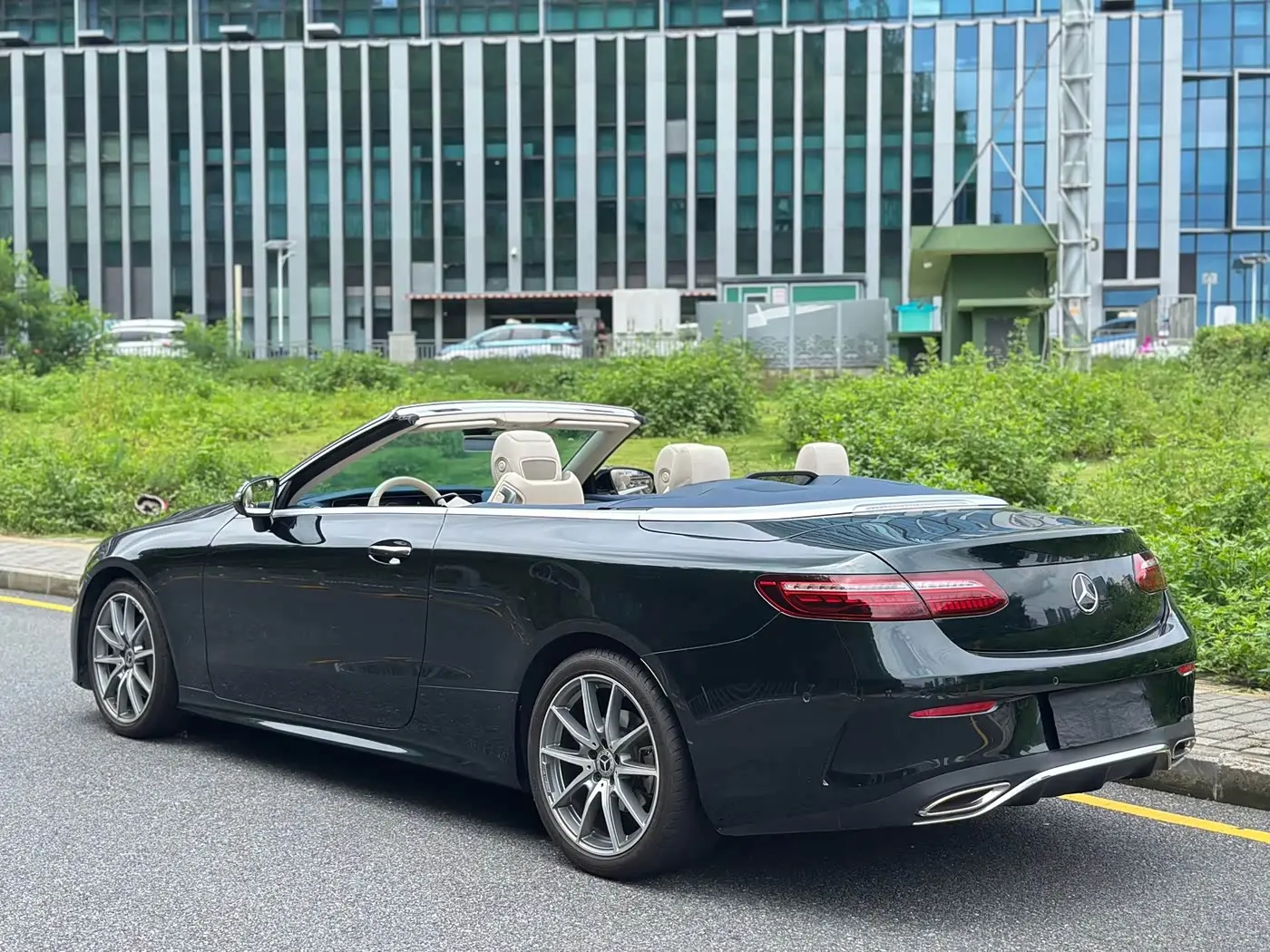 Mercedes-Benz E-Class 2022 — Şəkil 17/17