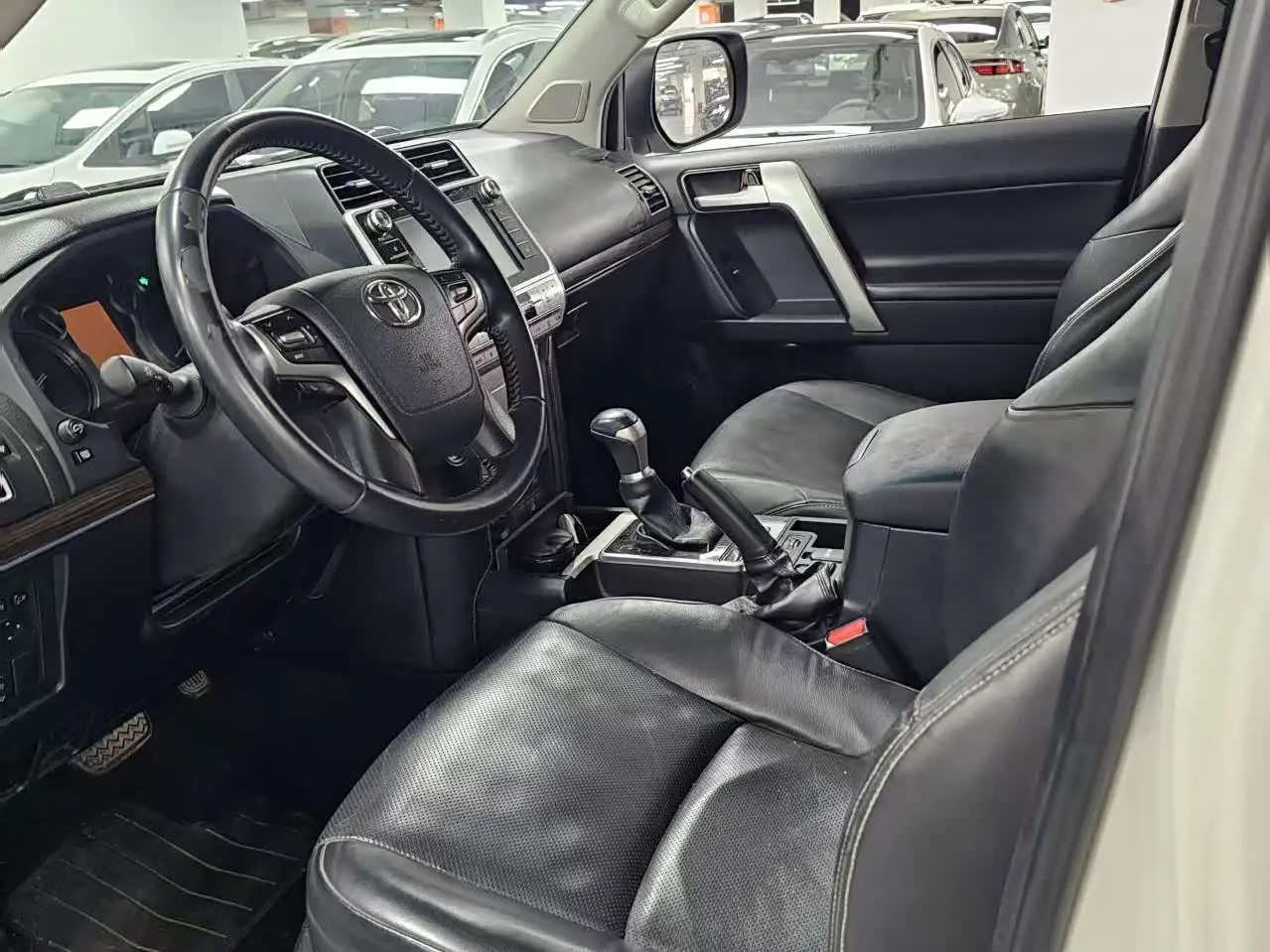 Toyota Prado 2018 — Photo 8/16