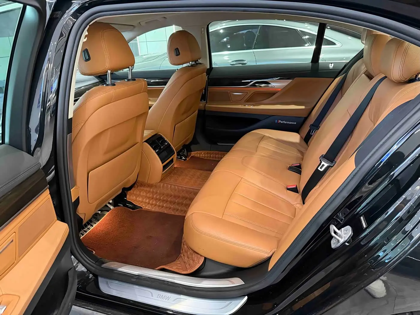 BMW 7 Series 2018 — ფოტო 6/7