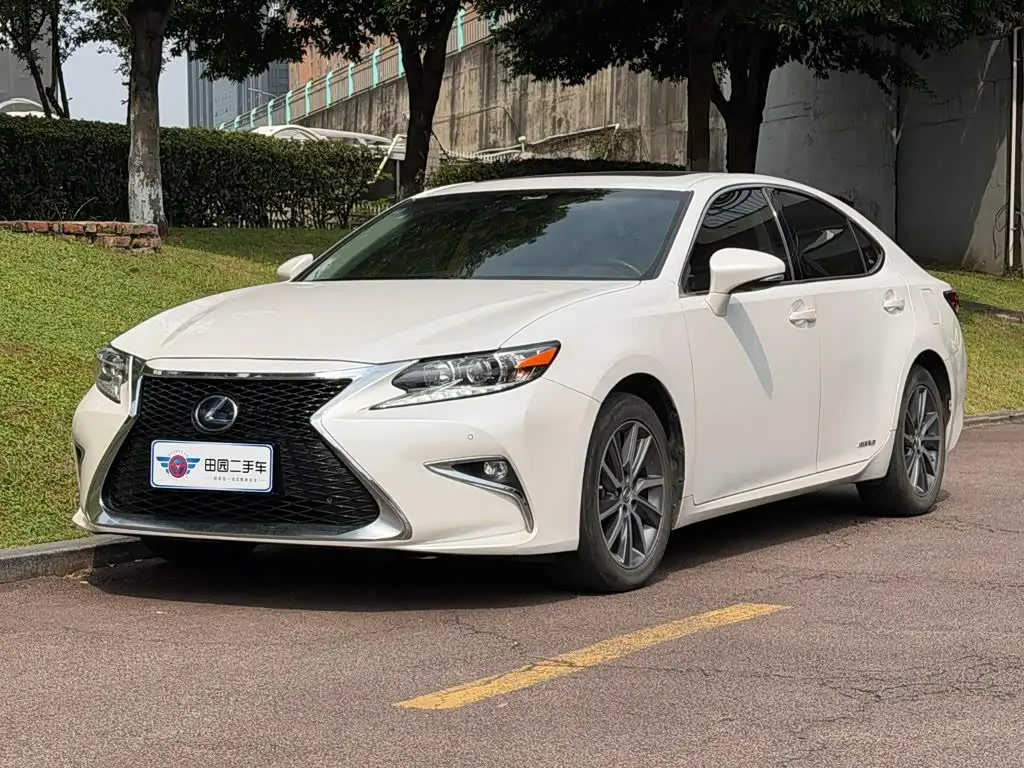 Lexus ES 2017 — Фото 1/14