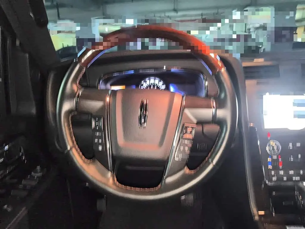Lincoln Navigator 2017 — Photo 7/20