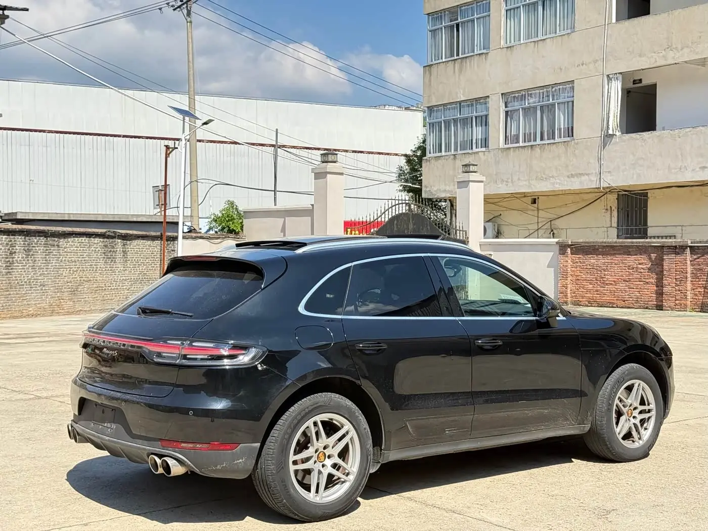 Porsche Macan 2017 — Фото 9/12