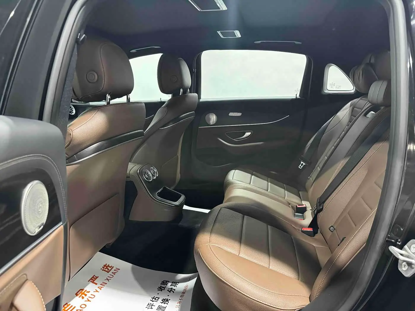 Mercedes-Benz E-Class 2022 — Photo 5/9
