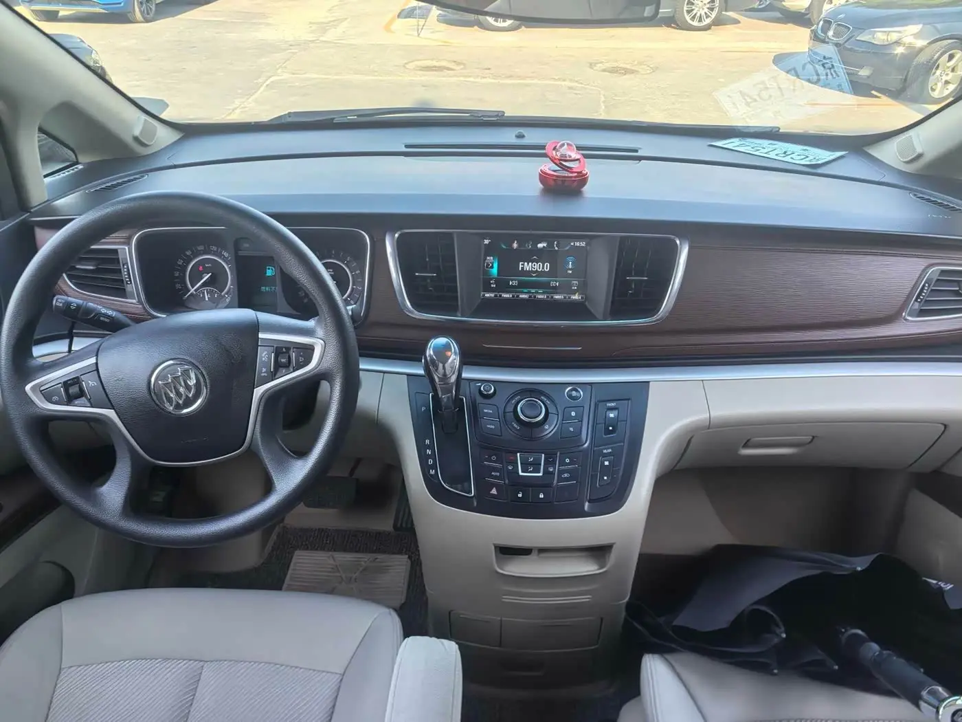 Buick GL8 2019 — Photo 9/19