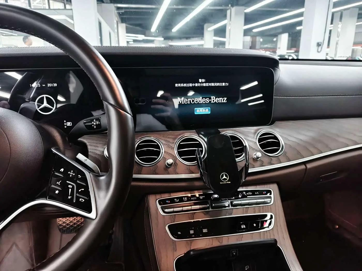 Mercedes-Benz E-Class 2023 — Photo 11/15