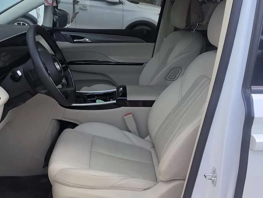 Buick GL8 New Energy 2025 — Photo 9/16
