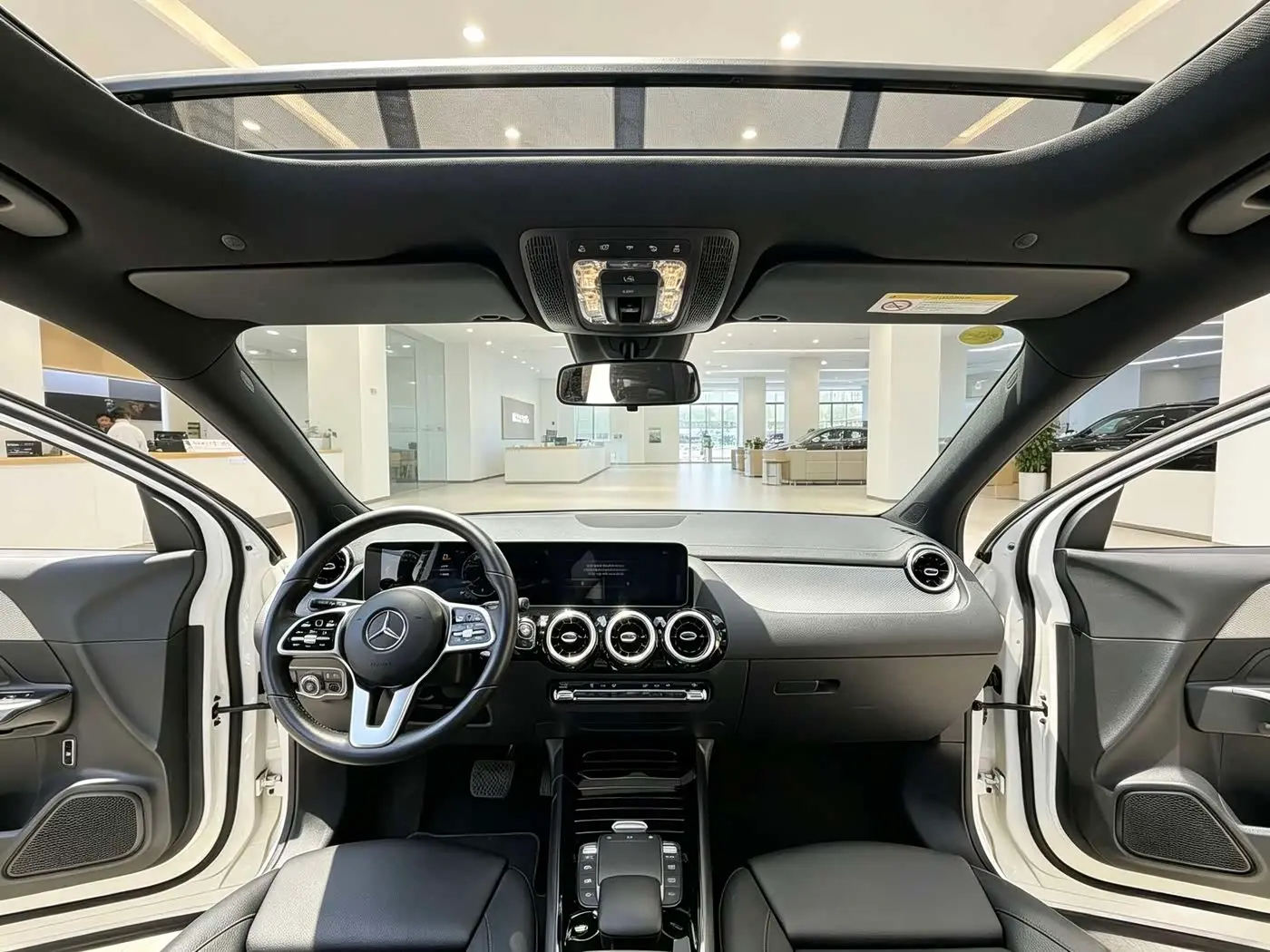 Mercedes-Benz GLA 2022 — Photo 13/15