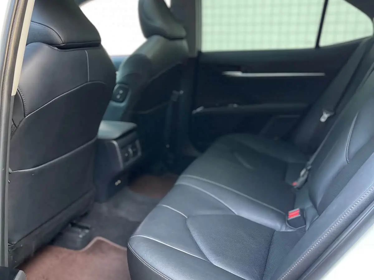 Toyota Camry 2021 — Photo 5/16