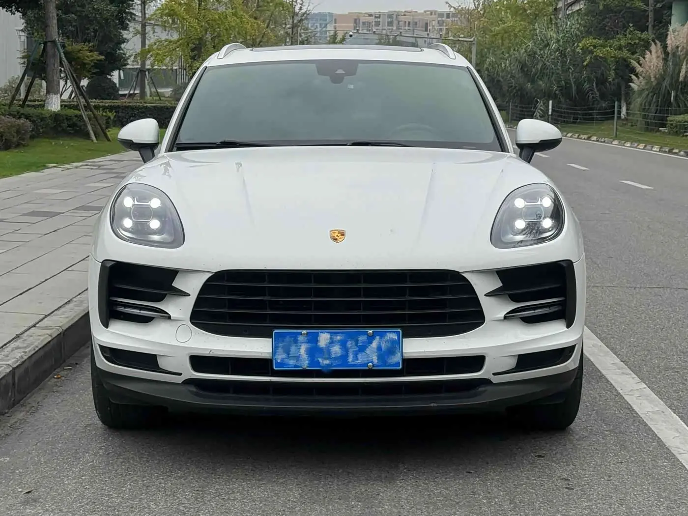 Porsche Macan 2020 — Фото 2/16