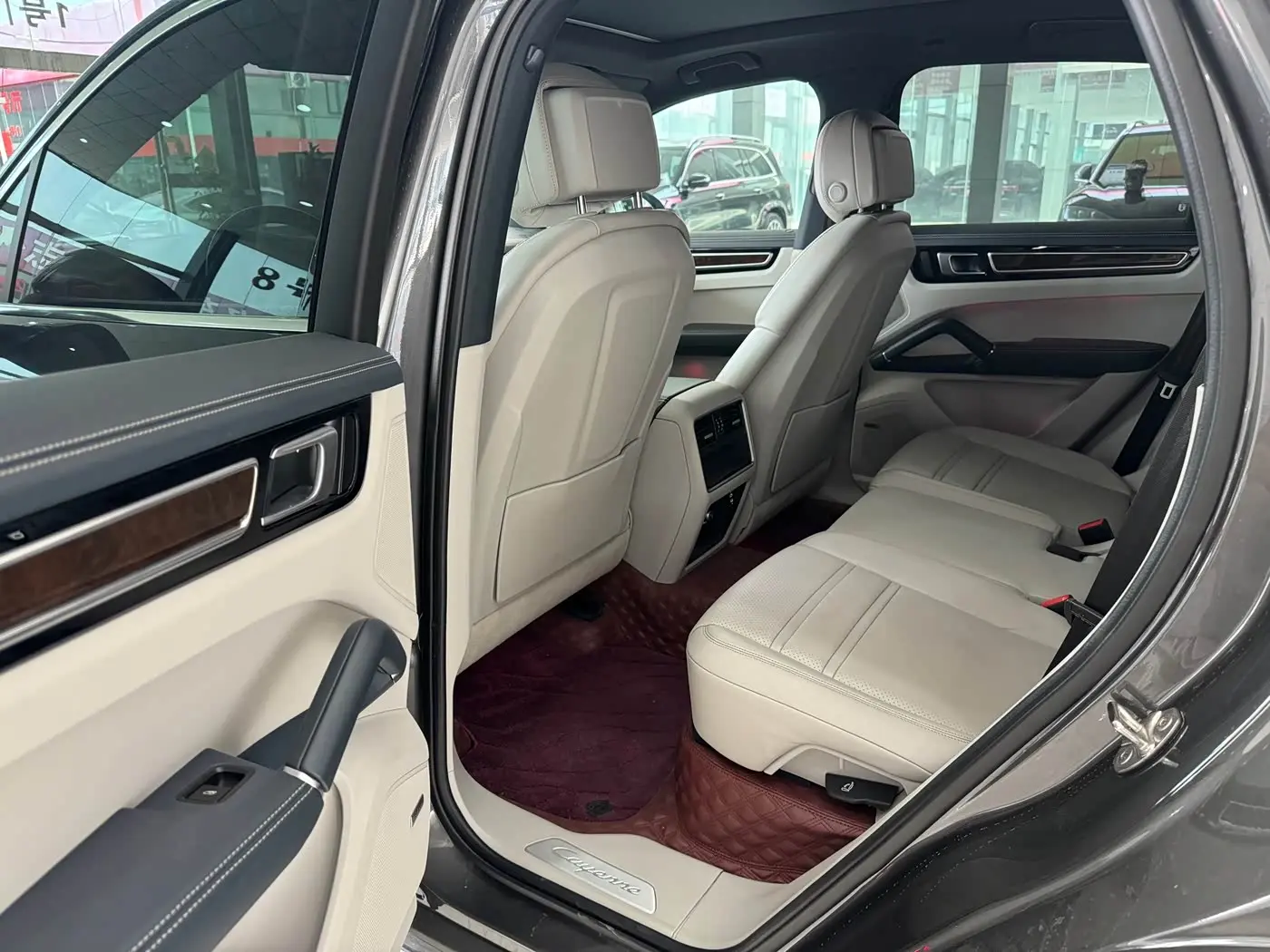 Porsche Cayenne 2022 — Photo 11/12