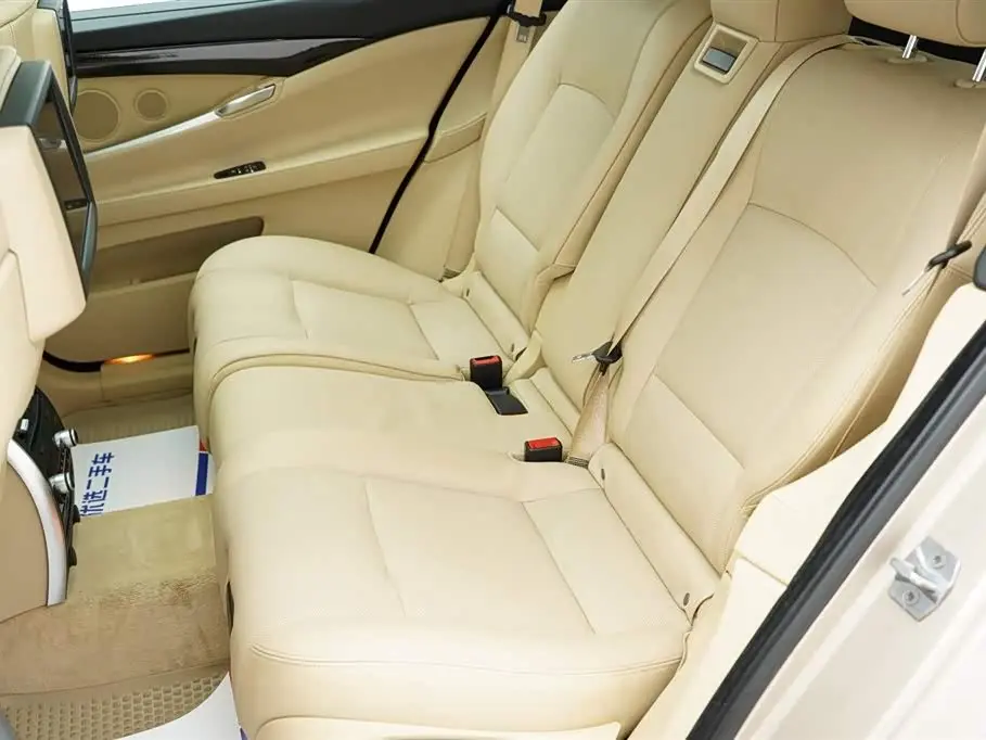 BMW 5 Series GT 2015 — Photo 10/20