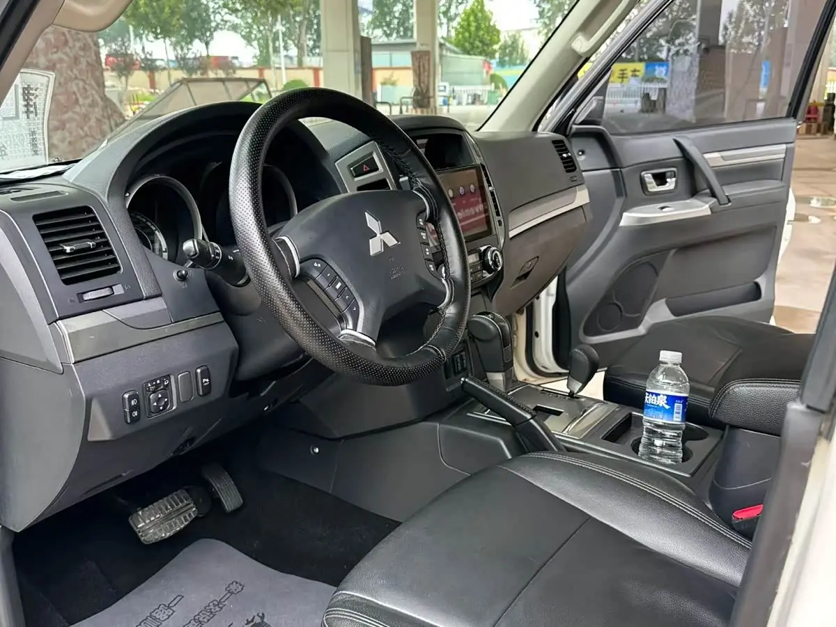 Mitsubishi Pajero 2020 — Şəkil 4/9
