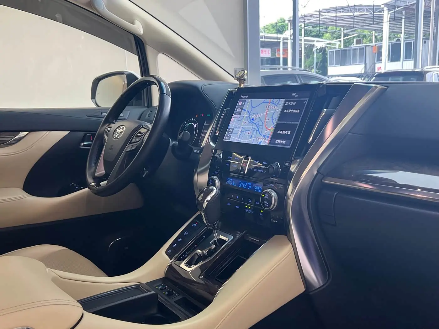 Toyota Alphard 2020 — Photo 5/20