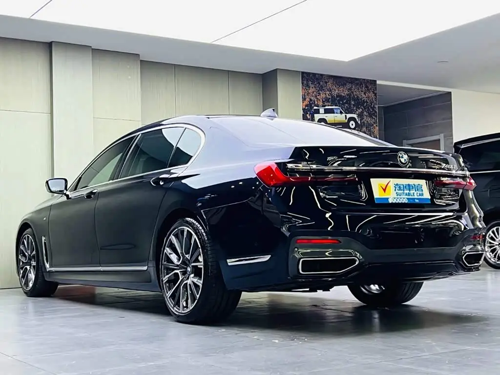 BMW 7 Series 2021 — Photo 6/17