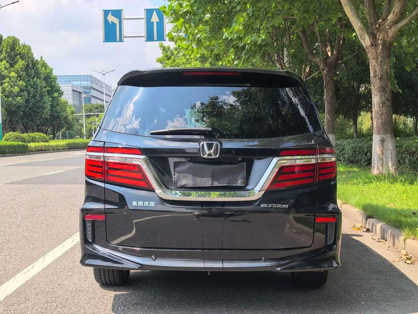 Honda Elysion 2018 — Фото 9/16