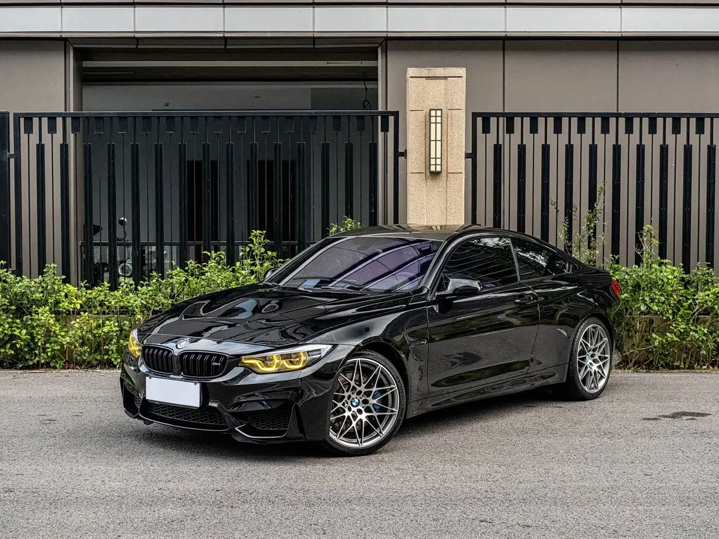 BMW M4 2019 — Фото 1/11