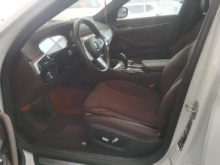 BMW 5 Series 2023 — Photo 9/16