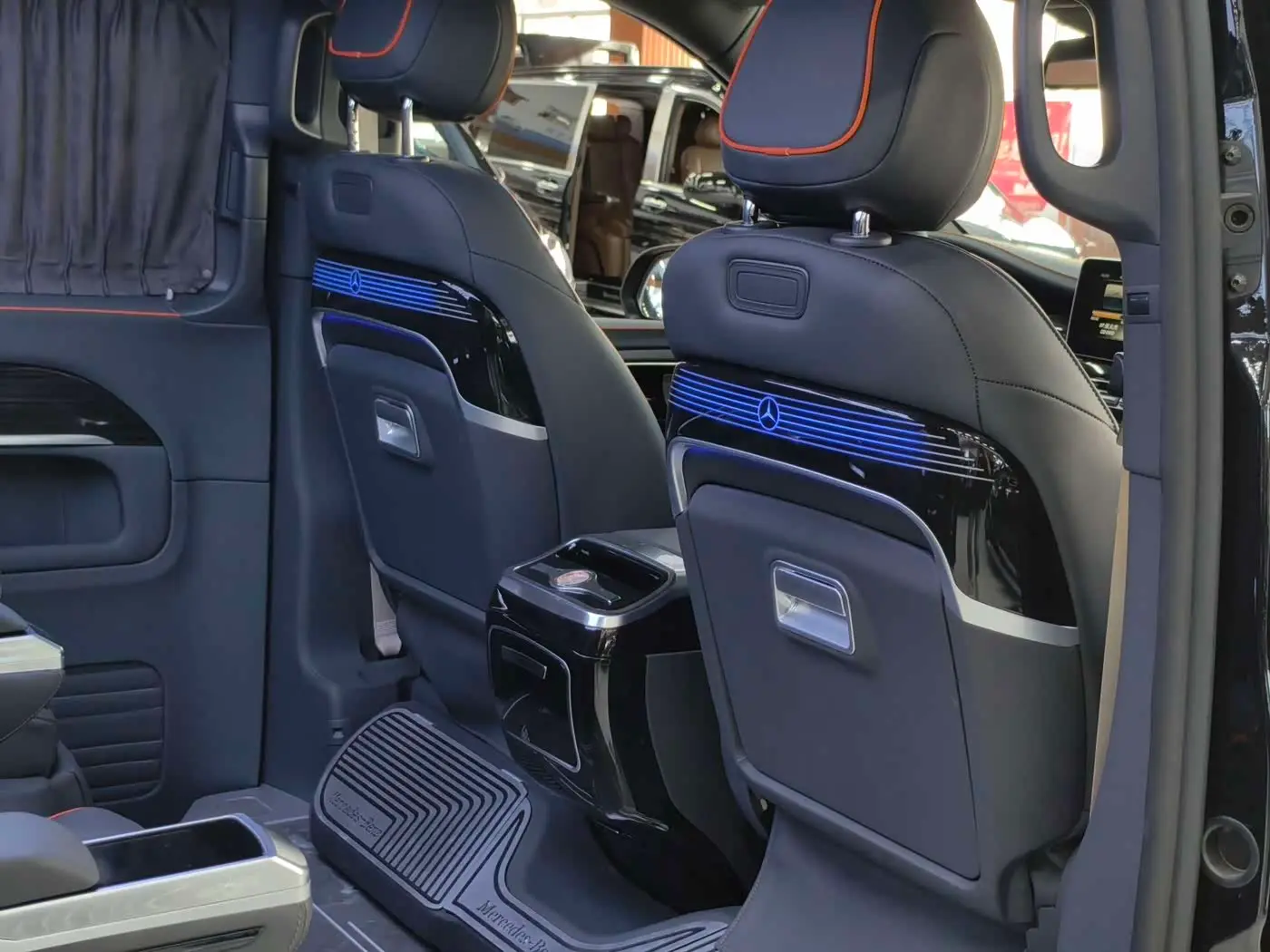 Mercedes-Benz V-Class 2020 — Photo 9/19