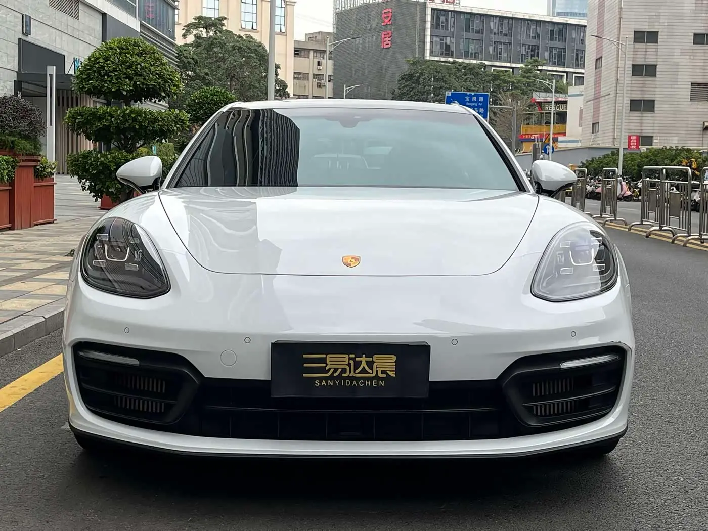 Porsche Panamera 2023 — Photo 2/20