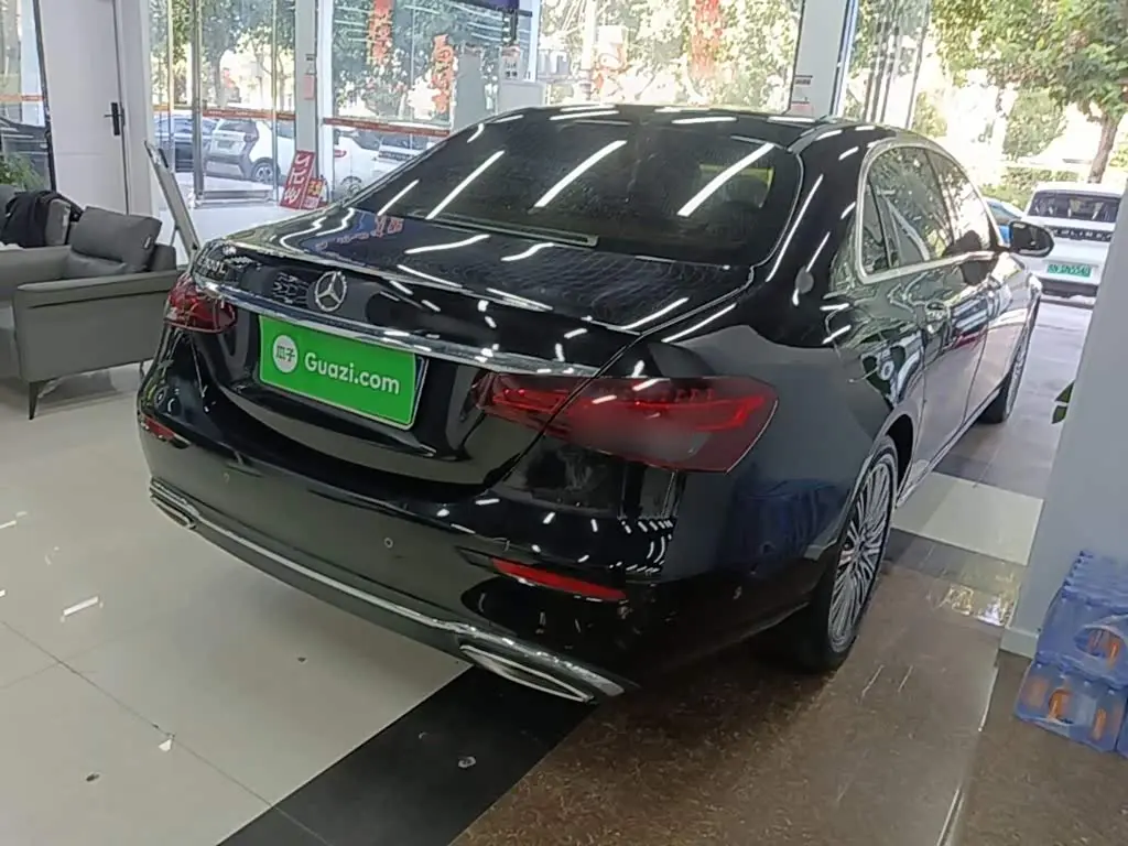 Mercedes-Benz E-Class 2023 — Photo 7/20