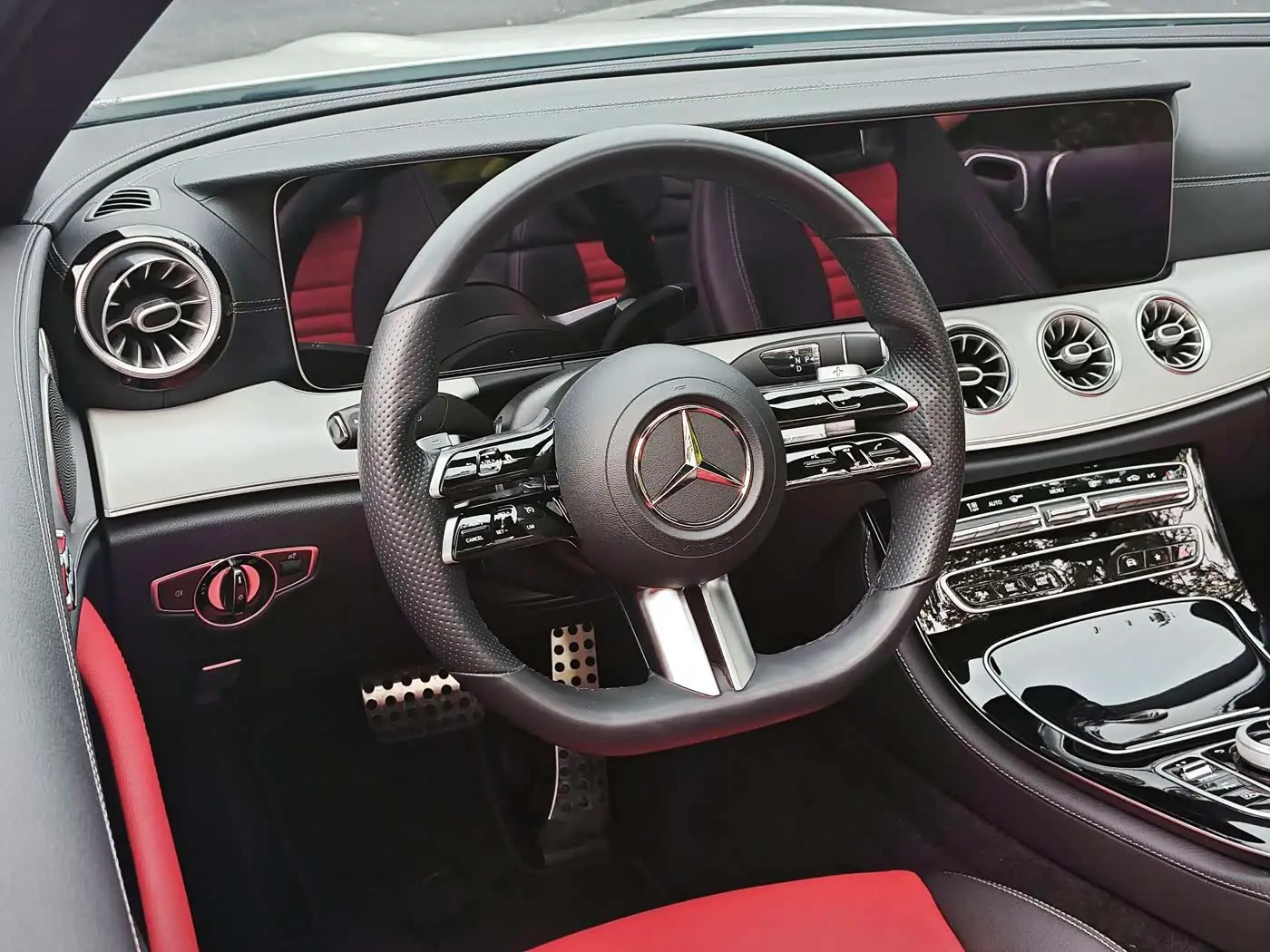 Mercedes-Benz E-Class 2022 — Photo 10/15