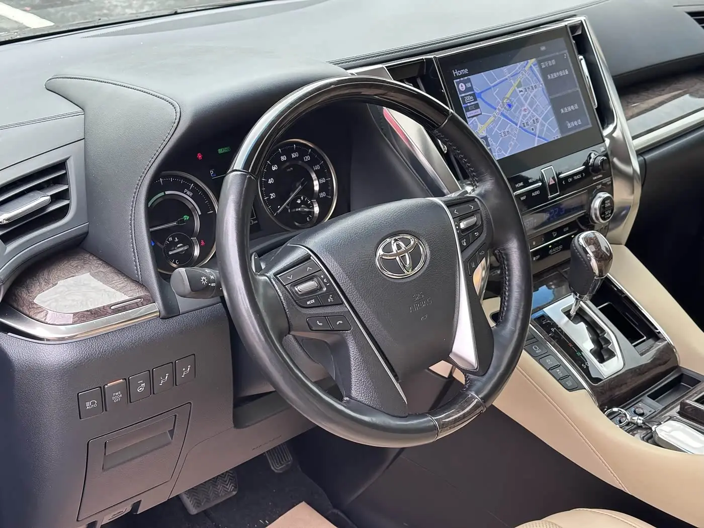 Toyota Vellfire 2022 — Photo 7/20