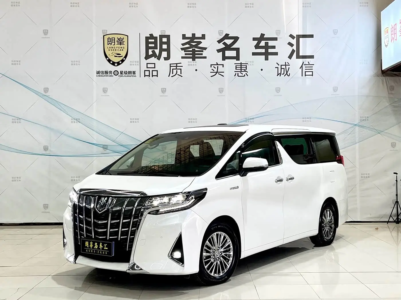 Toyota Alphard 2020 — Photo 1/19