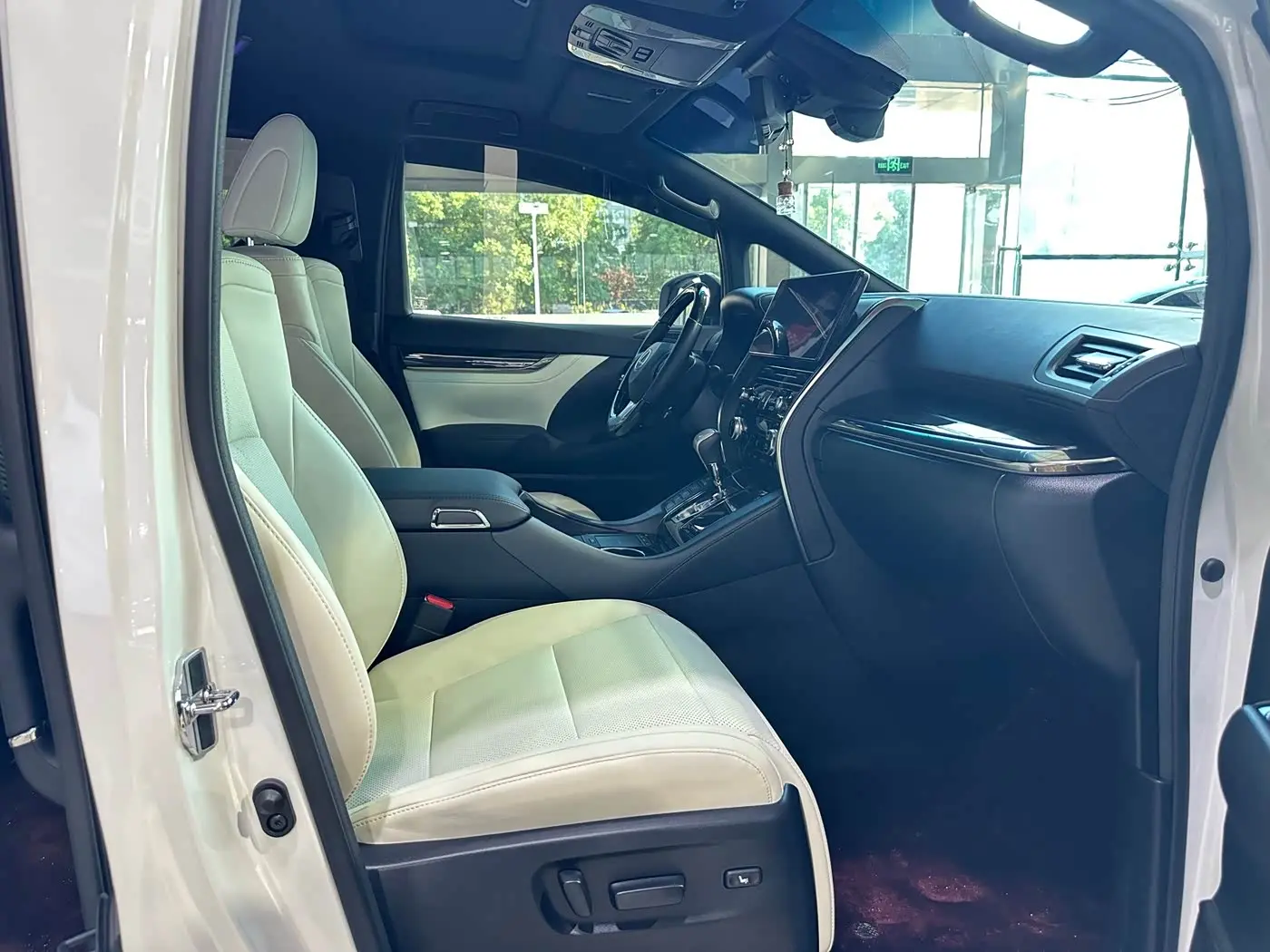 Lexus LM 2021 — Şəkil 8/20