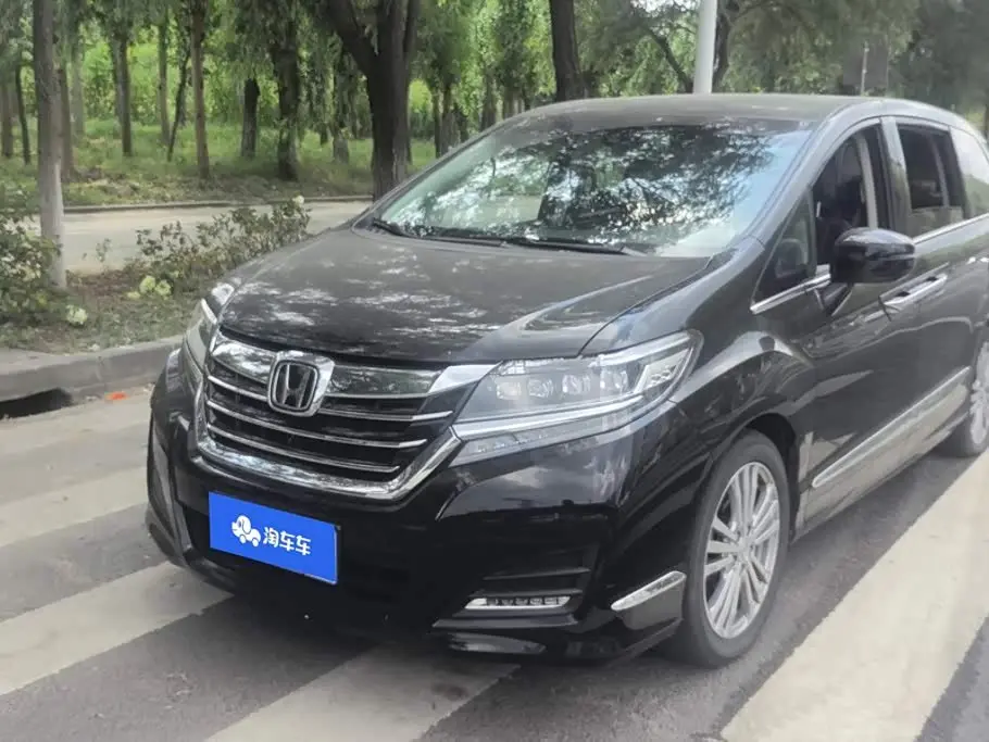Honda Elysion 2018 — Photo 1/16