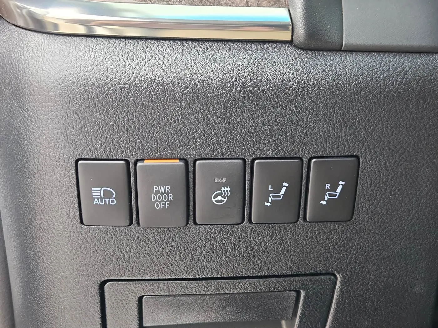Toyota Vellfire 2022 — Photo 9/20