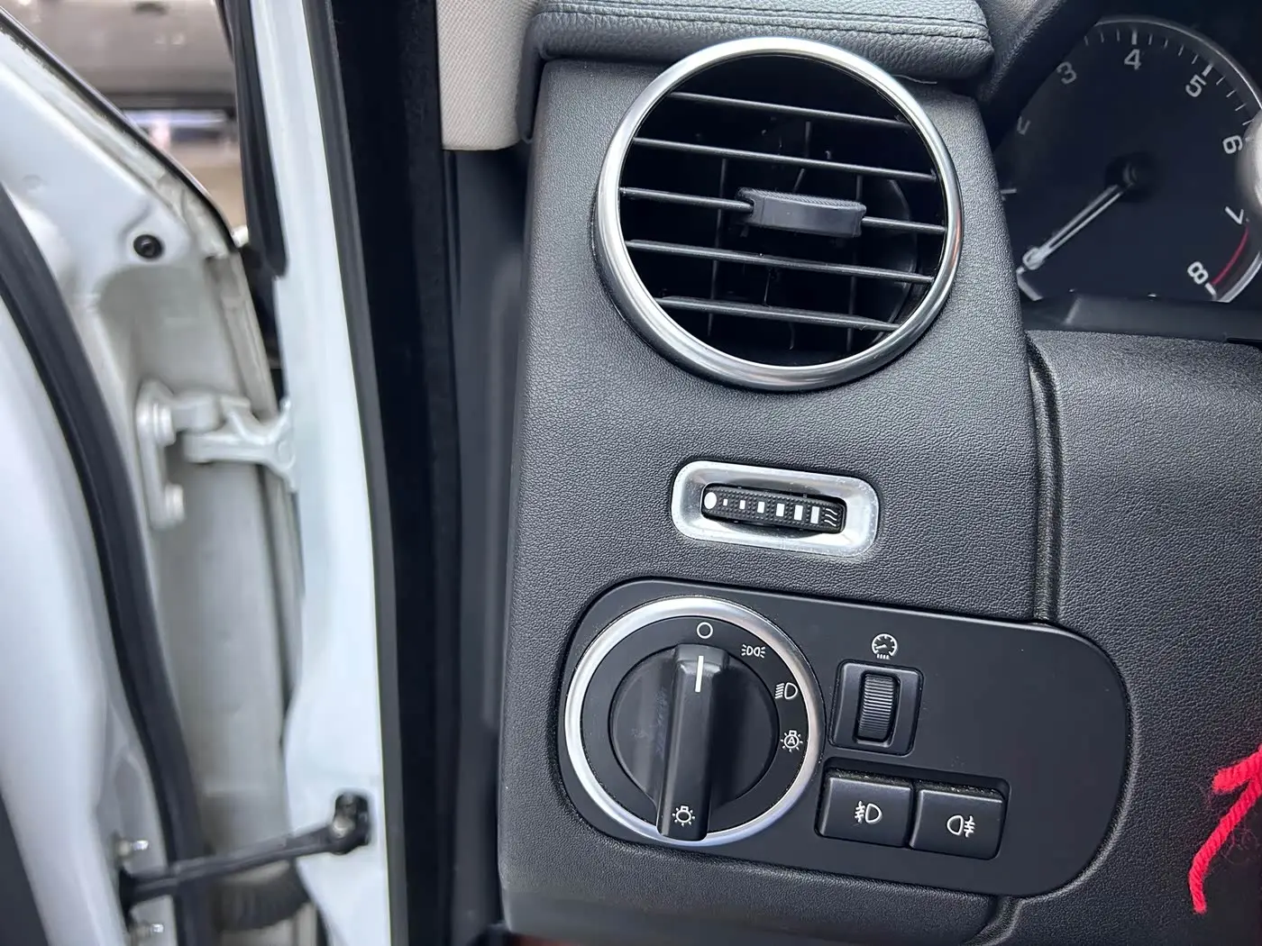 Land Rover Discovery 2017 — Photo 14/20