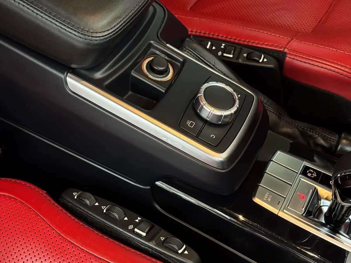 Mercedes-Benz G-Class 2018 — Photo 12/20