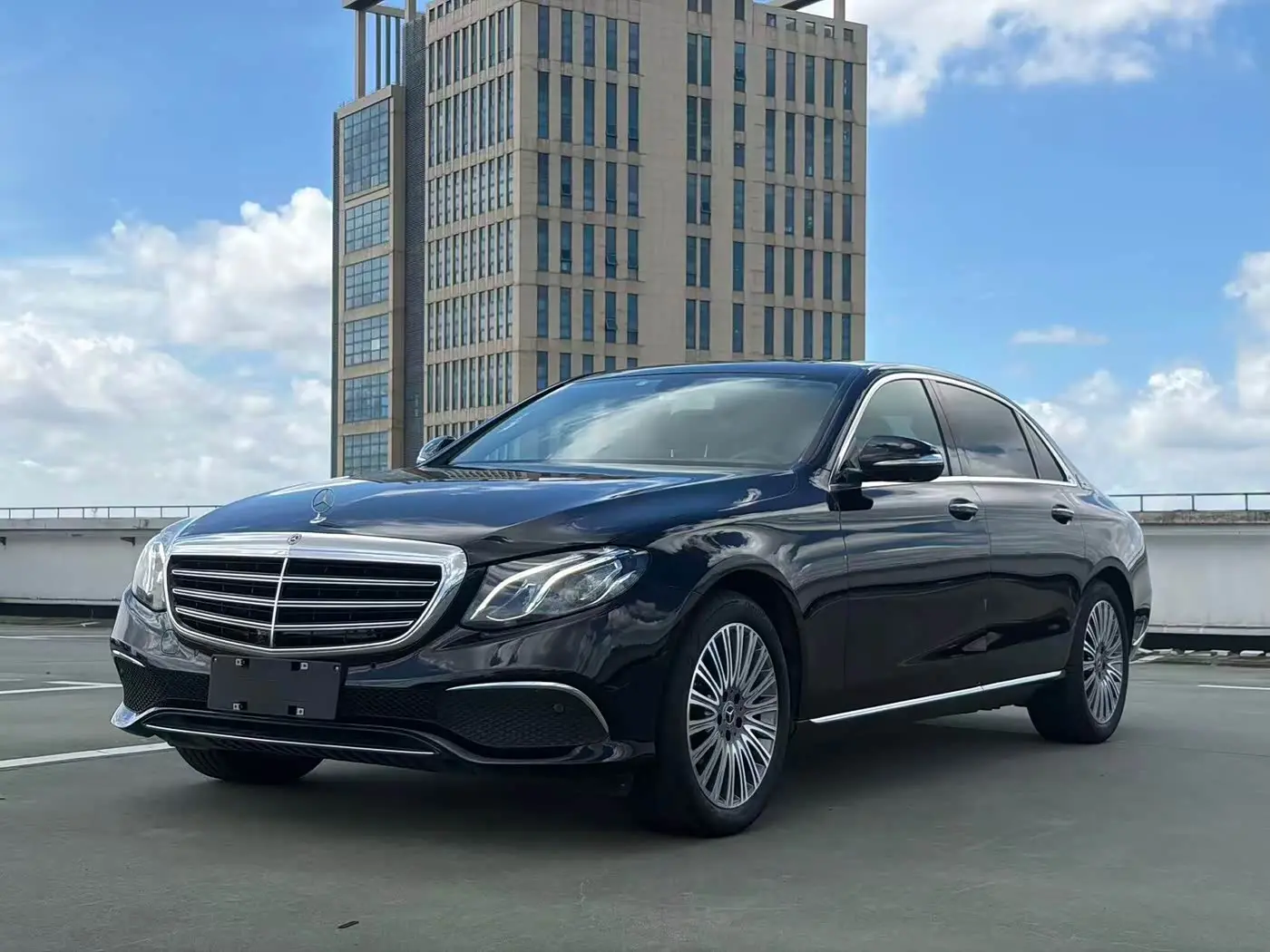 Mercedes-Benz E-Class 2019 — Фото 1/17