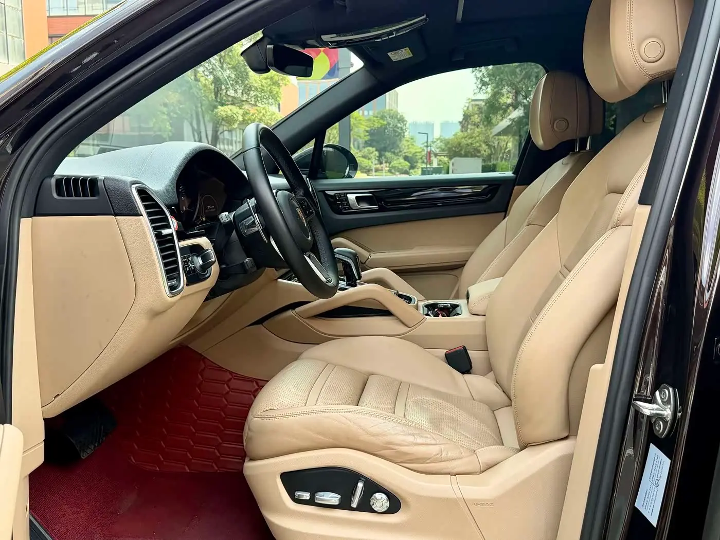 Porsche Cayenne 2019 — Photo 15/18