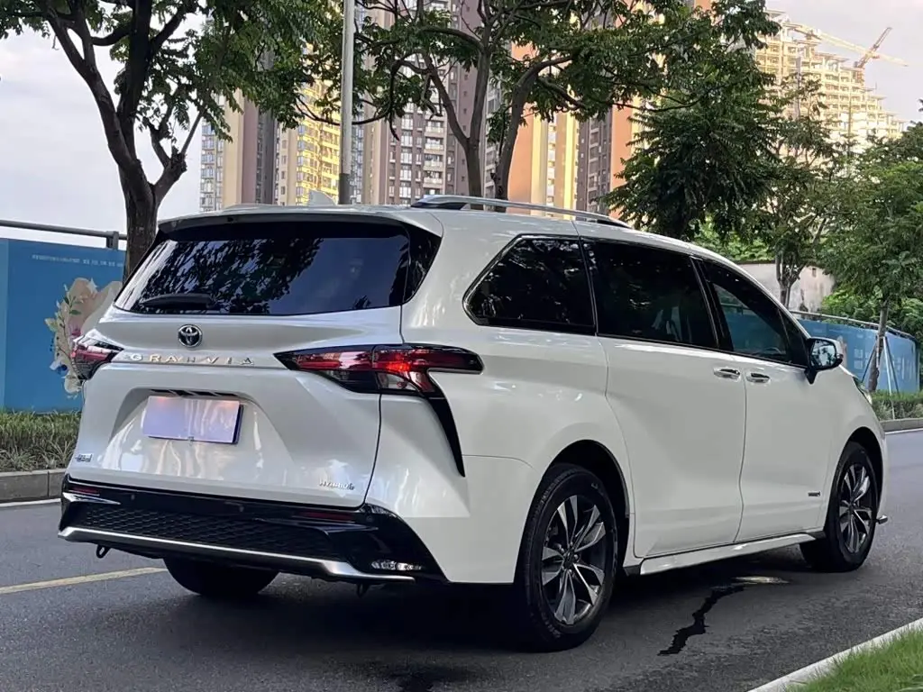 Toyota Granvia 2023 — Фото 13/20