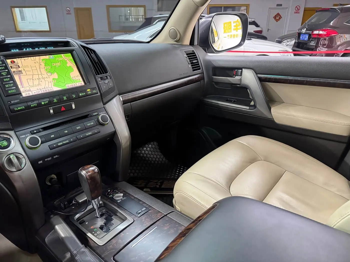 Toyota Land Cruiser 2011 — Фото 16/18