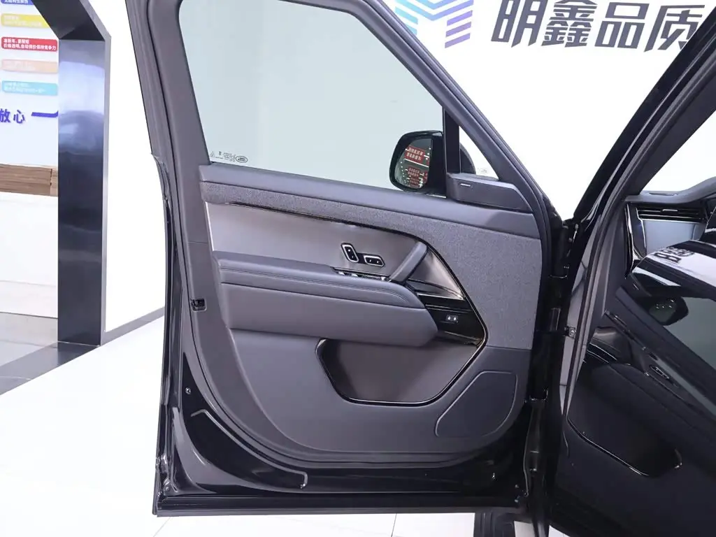Land Rover Range Rover Sport 2024 — Photo 18/20