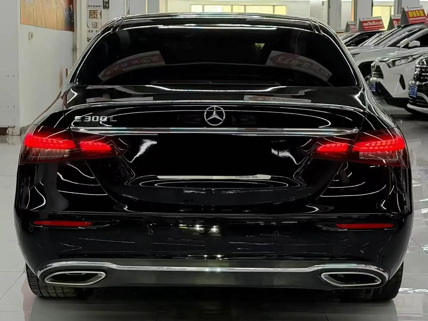 Mercedes-Benz E-Class 2022 — Photo 9/9
