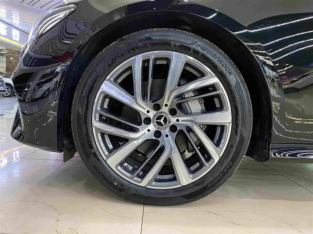 Mercedes-Benz E-Class 2024 — Photo 5/18