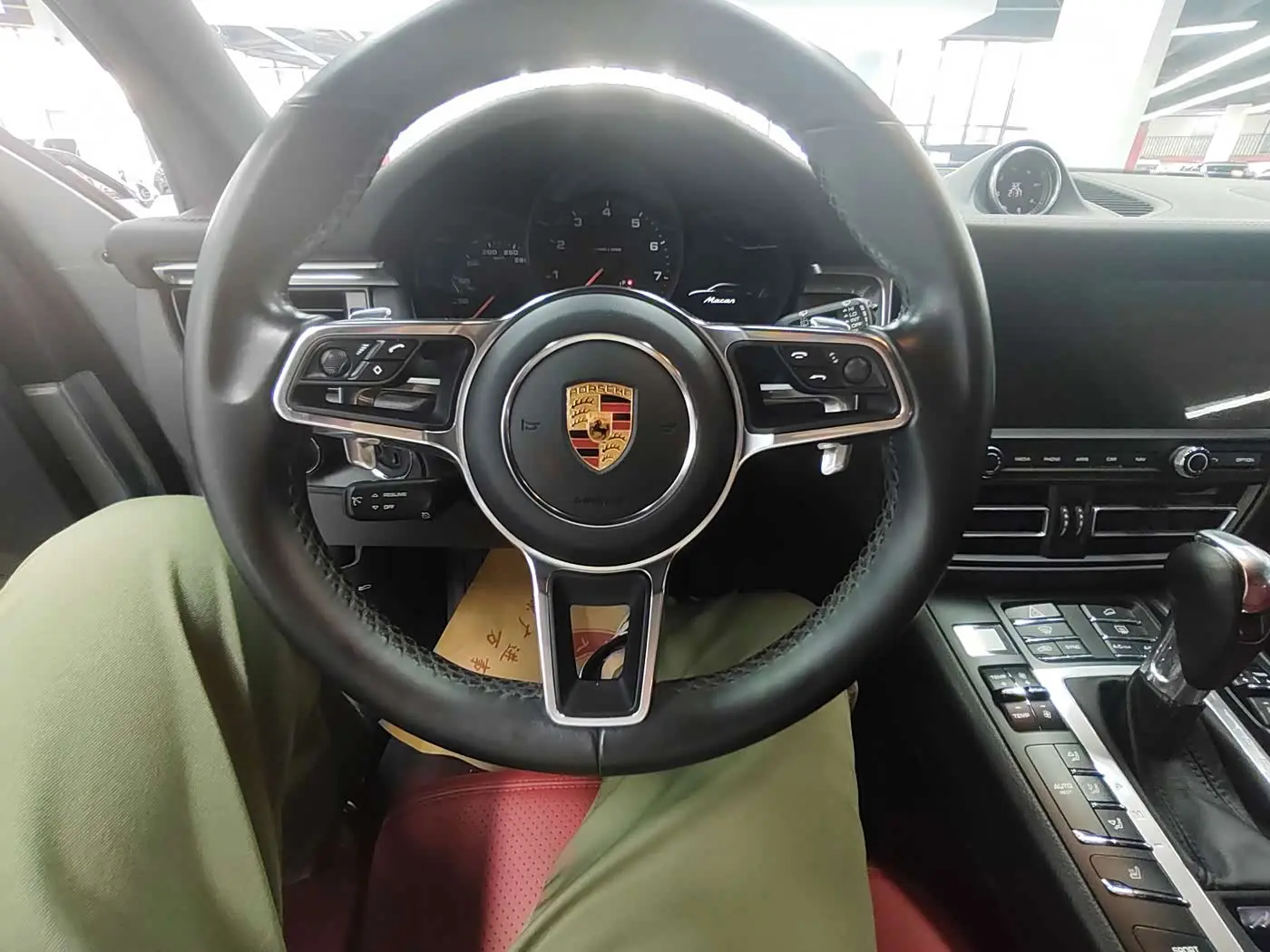Porsche Macan 2020 — Photo 6/15