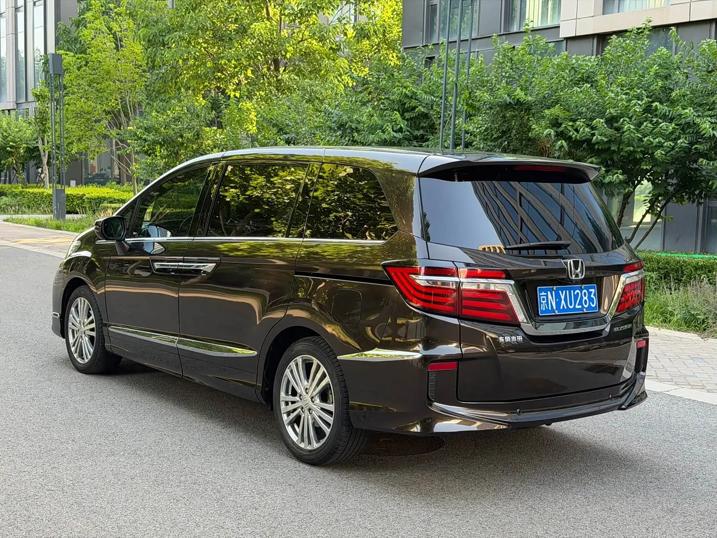 Honda Elysion 2018 — Photo 6/15