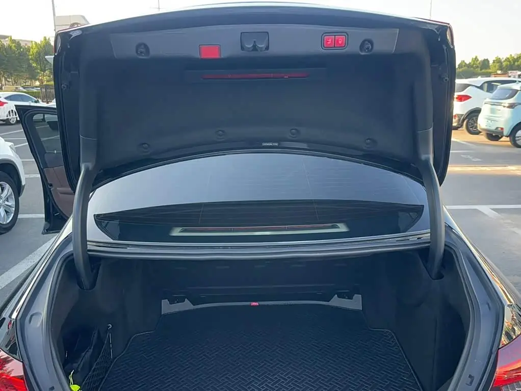 Mercedes-Benz E-Class 2022 — Photo 16/20