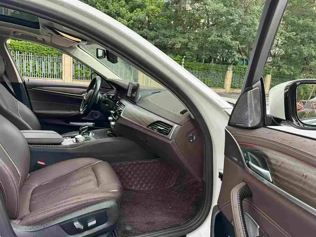 BMW 5 Series 2021 — Фото 8/10