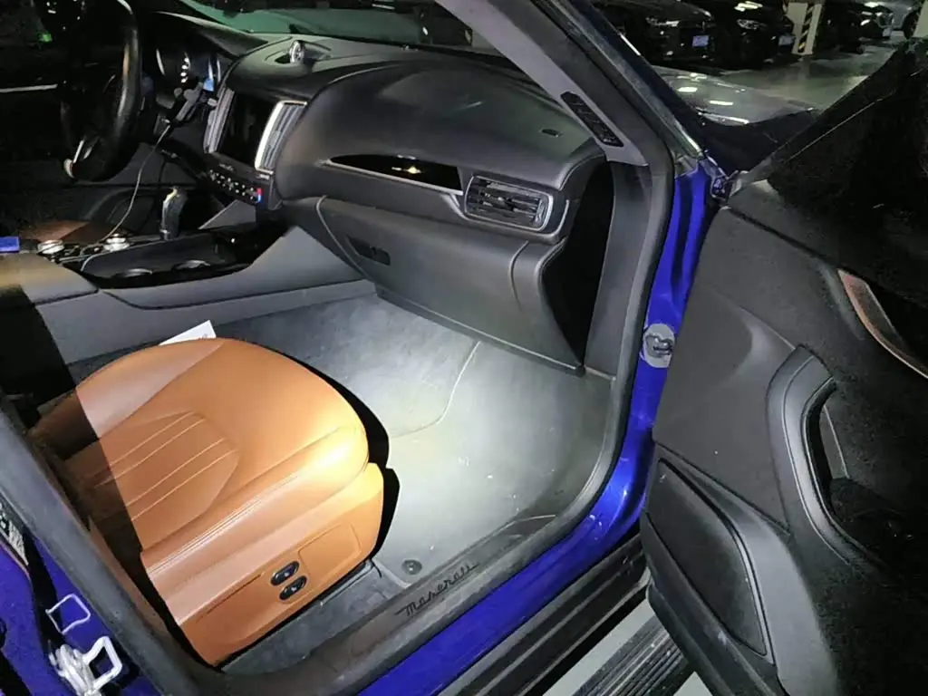 Maserati Levante 2018 — Şəkil 13/13
