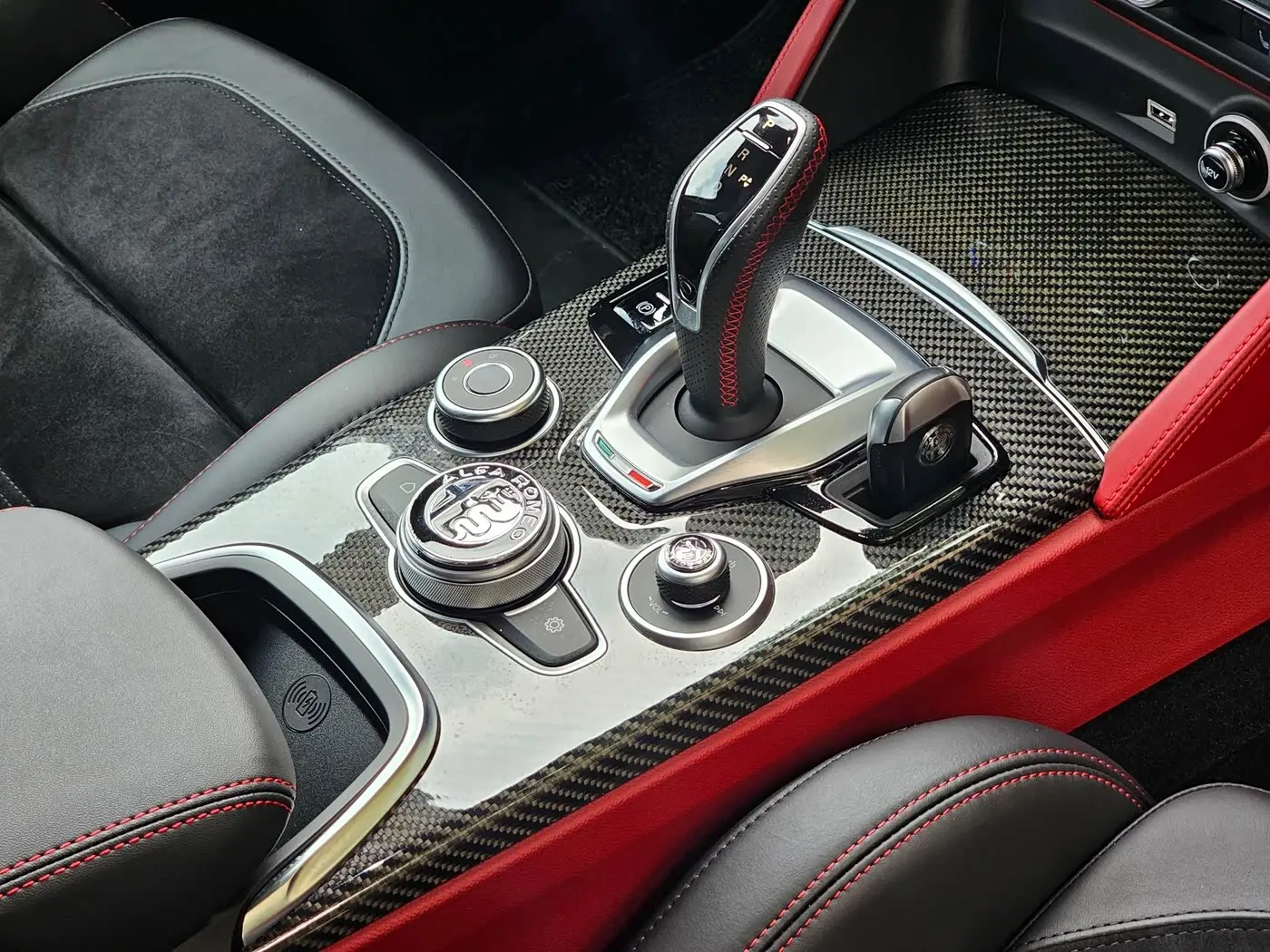 Alfa Romeo Stelvio 2022 — Photo 8/11