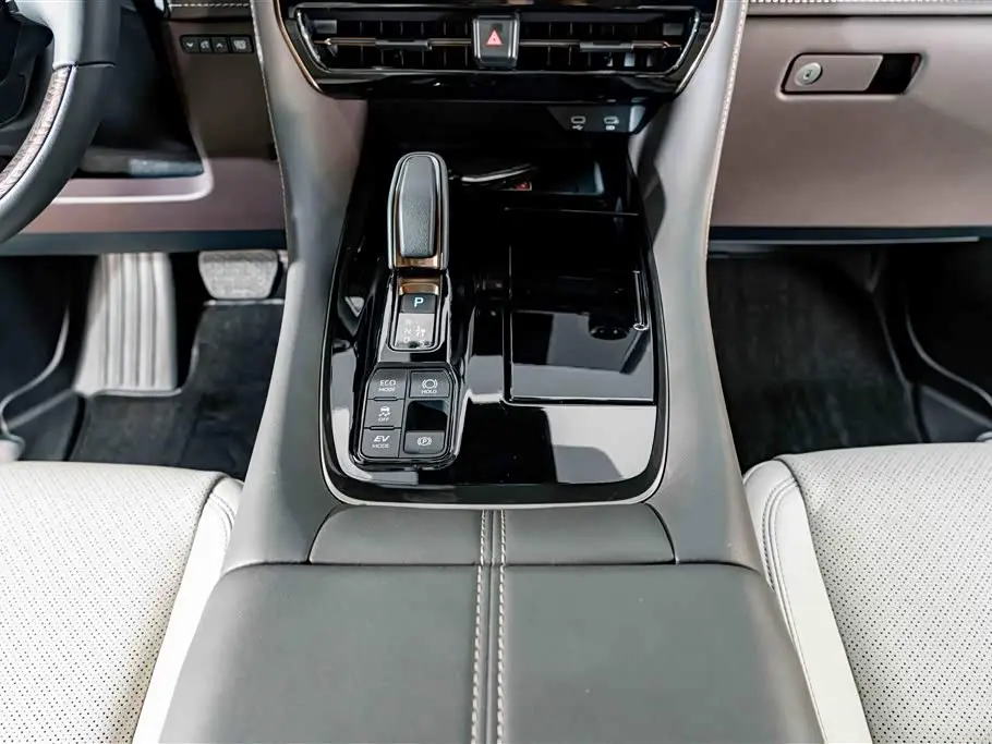 Toyota Alphard 2023 — Şəkil 15/20