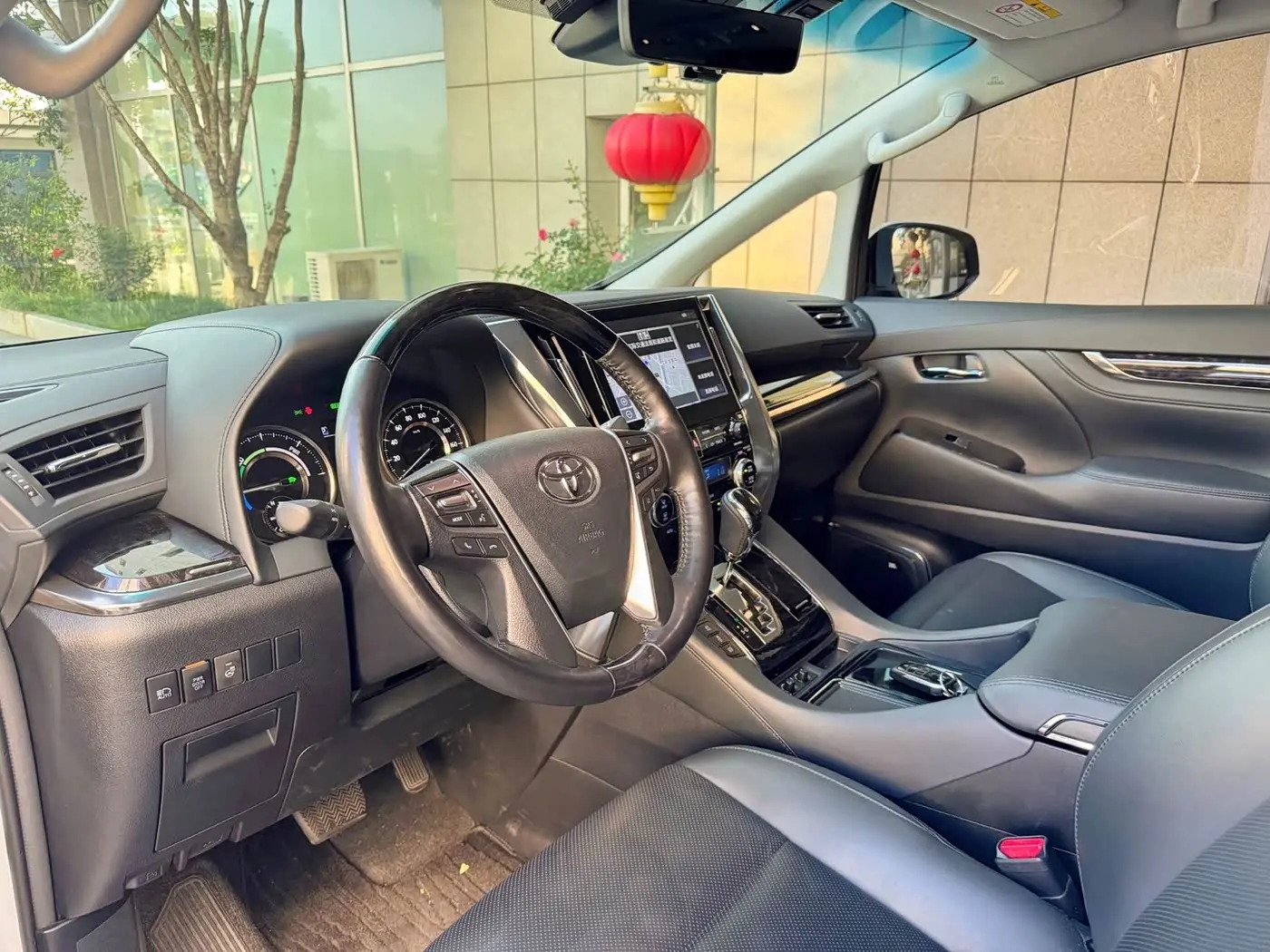 Toyota Vellfire 2021 — Photo 8/12